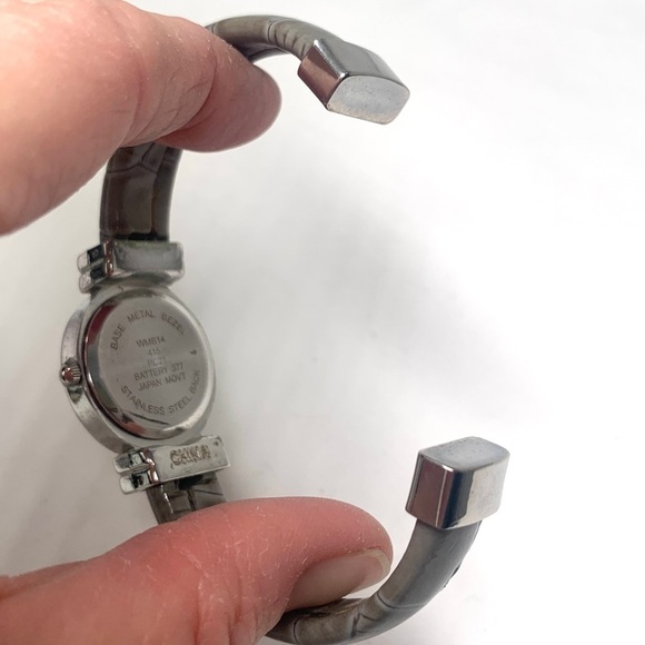 Women’s Analog Wristwatch Stainless Steel Bracelet Band Hinged Closure Quartz - Picture 8 of 10